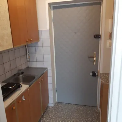 Właściciel wynajmie garsonierę umeblowaną o pow. 17 m2 na Oś. Szkoln - miniatura 4