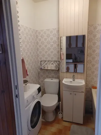 Kawalerka 20 m²/ | ul. 1 Sierpnia / Umeblowana /Blisko centrum /Od zaraz - miniatura 3