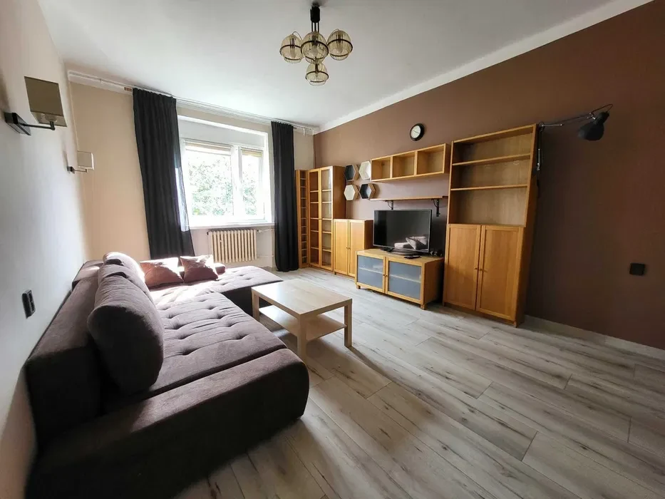 Przestronne 57 m², 2 pokoje, parking, blisko centrum / bezpośrednio - 1/7