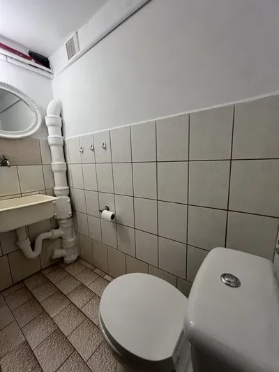 Pokój z kuchnia i łazienką - miniatura 5