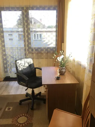 BEZPOŚREDNIO: Pokój w domu jednorodzinnym, Osiedle Oficerskie (Centrum) | Od 1.10 | Tylko dla kobiet! - miniatura 2
