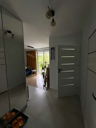Dwupokojowe mieszkanie z balkonem, miejscem postojowym oraz komórką lokatorską - miniatura 3
