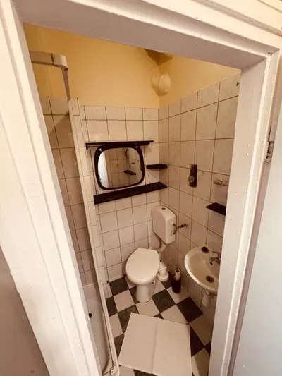 Kawalerka do wynajęcia, dostępna od zaraz. - miniatura 3