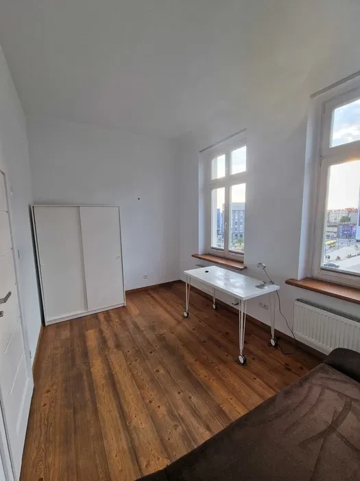 Pokój do wynajęcia w centrum Katowic ( obok Rynku - ul.Piastowska 1 ) - 1/5