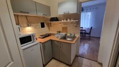 Wynajmę dwupokojową kawalerkę niedaleko SKM Gdynia - Chylonia. STAŁE OPŁATY - miniatura 5