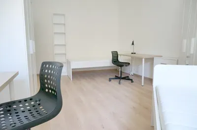 Duży pokój jednoosobowy w kameralnym mieszkaniu studenckim w centrum Jeżyc przy ul. Staszica 16 (niedaleko Rynku Jeżyckiego) - miniatura 2