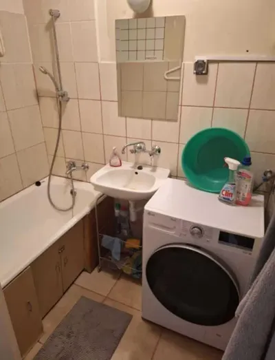 Pokój na wynajem w mieszkaniu czteroosobowym dla studentki - miniatura 2
