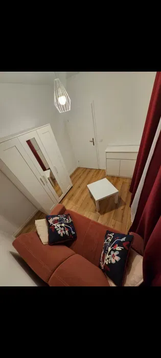 Piękny pokój z balkonem w bardzo dobrej lokalizacji bez dodatkowych opłat - miniatura 2