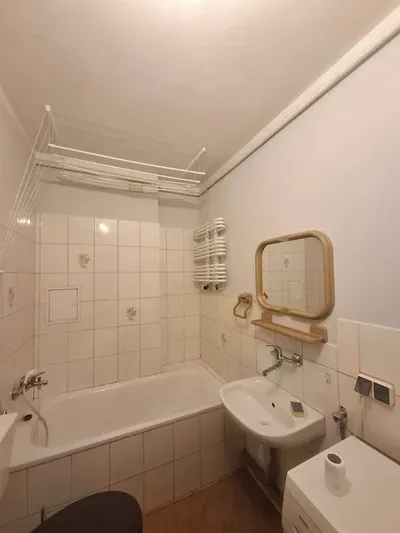 Duży pokój z balkonem dla dziewczyny lub pary na osiedlu Koniuchy - miniatura 5