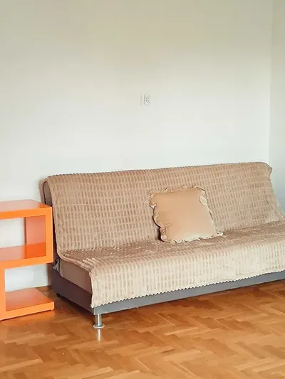 Duży jasny pokój z balkonem - miniatura 4