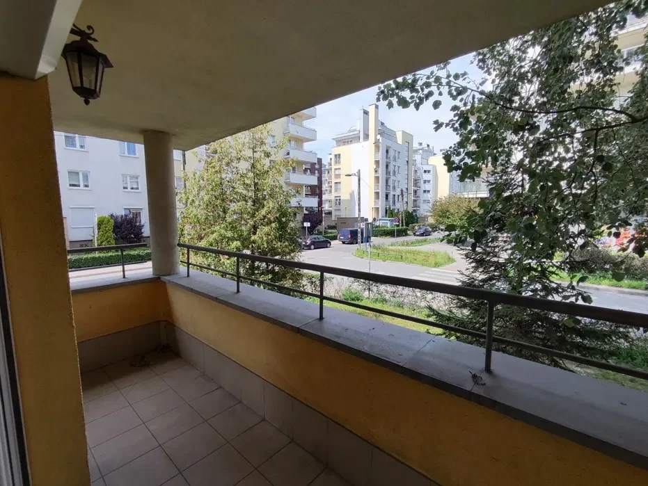 Wynajmę 2 pokojowe mieszkanie 58 m2 z garażem - 1/8