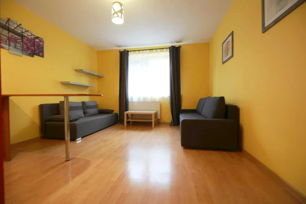 ** HIT AZORY 26m2 całość ok 2100zł ODŚWIEŻONE Parking C.O. Centralne ** - 1/8