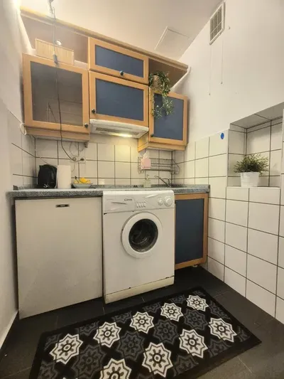 Jednopokojowe mieszkanie STARE PODGORZE św. BENEDYKTA, 1 piętro , BEZPOŚREDNIO, świetna lokalizacja, OGRZEWANIE MIEJSKIE - miniatura 3