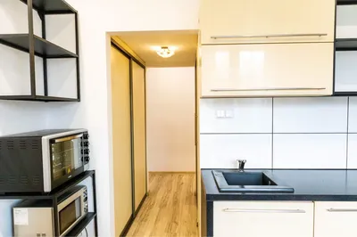 Dwupokojowe mieszkanie z odzielną kuchnią, w świetnej lokalizacji, blisko dworca na Ligocie, autobusy w pobliżu, sklepy, piekarnia, skwer . - miniatura 3