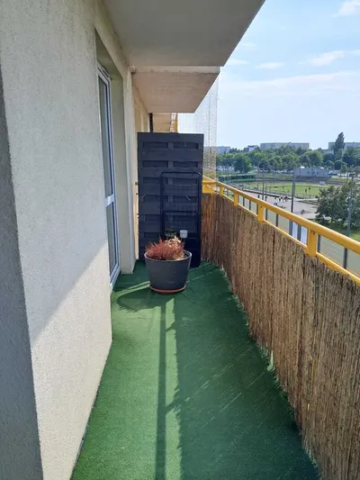 Wygodne, ładnie urządzone, z dużym balkonem i garażem w hali. - miniatura 3