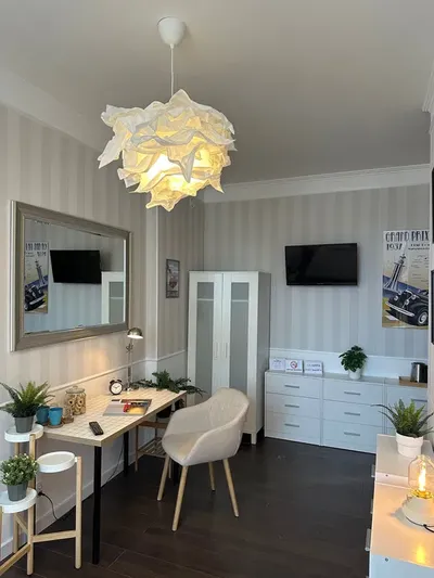 Piękny pokój centrum Gdyni ul Portowa (stałe opłaty) - miniatura 2