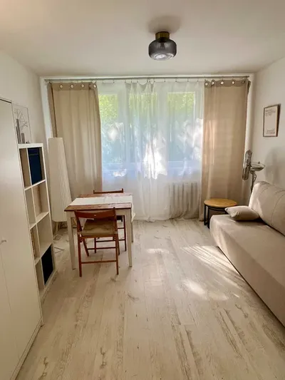 Jasna kawalerka 20 m² po odświeżeniu | Włochy | bez prowizji - miniatura 2