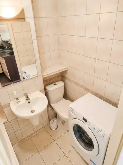 Słoneczna i cicha kawalerka z widokiem na PKiN – Rondo ONZ / ul. Śliska (Centrum) - miniatura 3