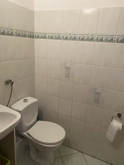 Jasny przestrzenny pokój do wynajęcia dla studentów - miniatura 5