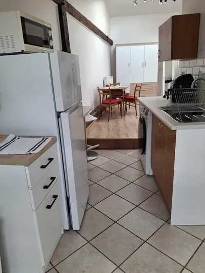 Wynajmę mieszkanie - studio na poddaszu Kraków ul.Długa - miniatura 4