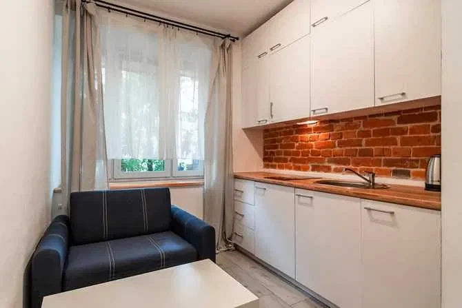 Mikro kawalerka w zrewitalizowanej, kameralnej kamienicy z ogródkiem - Igańska 8. BRAK PROWIZJI! - 1/8