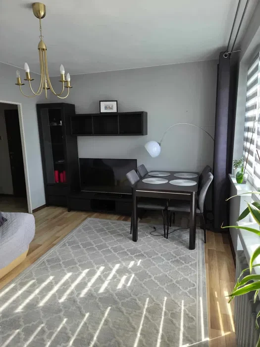 Zadbane, 2 pokoje z kuchnią i balkonem – Stegny – Mokotów- Warszawa - 1/8