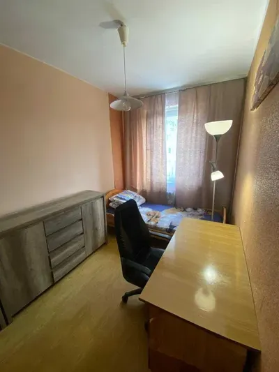 Wynajmę komfortowy pokój dla studenta w Katowicach na osiedlu Kukuczki blisko Uniwersytetu Śląskiego i Uniwersytetu Ekonomicznego. - miniatura 3