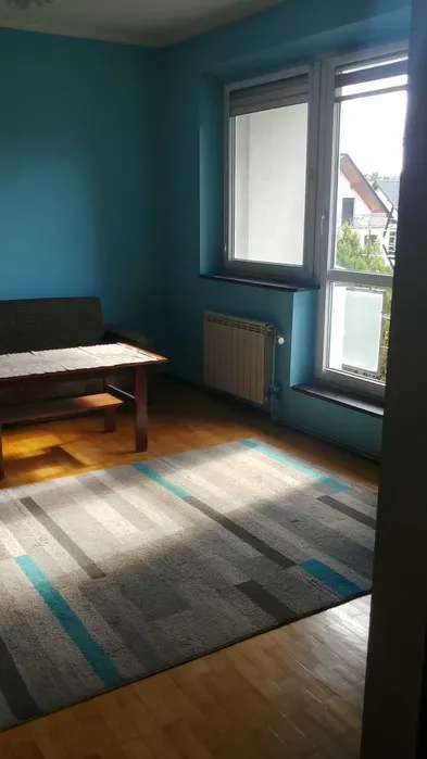 Do wynajęcia piętro domu jednorodzinnego , dwa pokoje , salon z kuchnią , łazienka. - miniatura 2