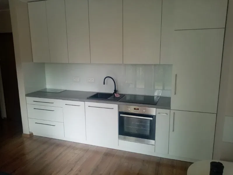 Kawalerka na wynajem, Cystersów, Kraków - 1/8