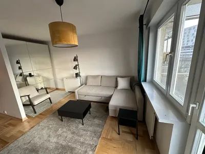 Do wynajęcia jasna, przestronna kawalerka z osobną kuchnią, łazienką i balkonem 32m2 - miniatura 2