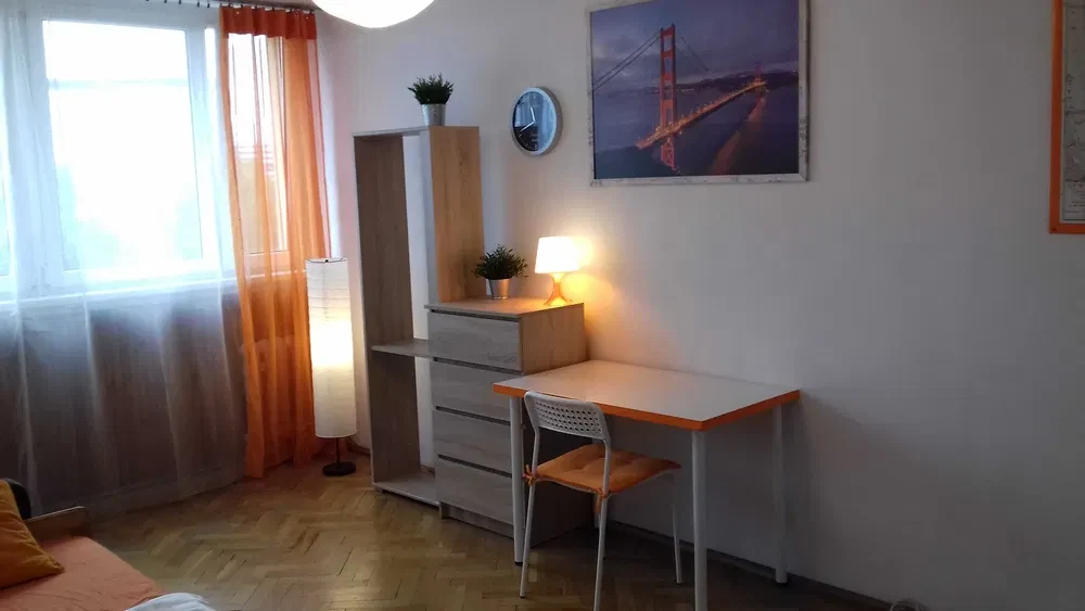 Tuż przy SKY TOWER 2-pok. mieszkanie nieprzechodnie dla studentek/tów wynajmę - 1/7