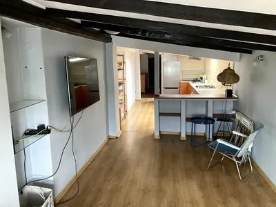 Dwupokojowe, przestronne (80m2 po podłodze) mieszkanie - miniatura 2