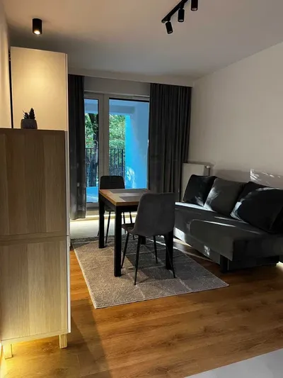 Wynajmę bezpośrednio przestronne, w pełni wyposażone mieszkanie o powierzchni 42 m², zlokalizowane na parterze w Łodzi przy ul. Telefonicznej - miniatura 2