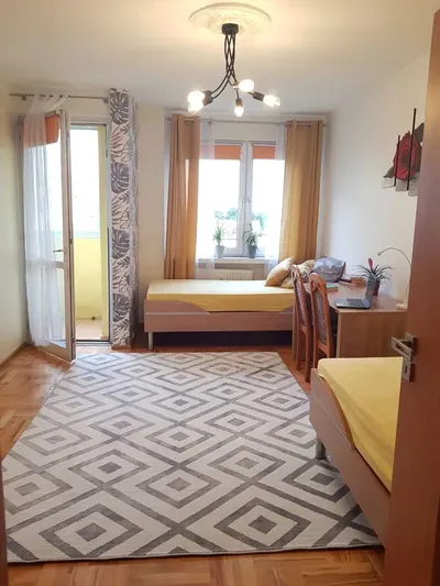Wynajem mieszkania 56 m2| 3- pokojowe, 3 oddzielne pokoje | Prądnik Czerwony - miniatura 2