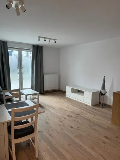 Wynajem 2 pokojowe mieszkanie ul. Centralna Kraków - miniatura 2