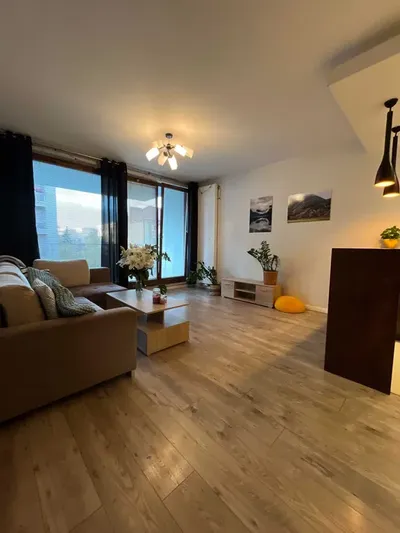 Komfortowe 2-pokojowe mieszkanie 48 m² z garażem i komórką lokatorską w cenie - miniatura 3