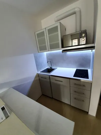 Bezpośrednio Kawalerka Metro Ratusz Arsenal WIFI - miniatura 2