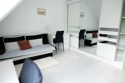 Dwu-osobowy pokój dla dziewczyn uczących się w szkole średniej - miniatura 3