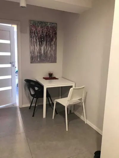 Pokój w mieszkaniu 2-osobowym, apartamentowiec - miniatura 4