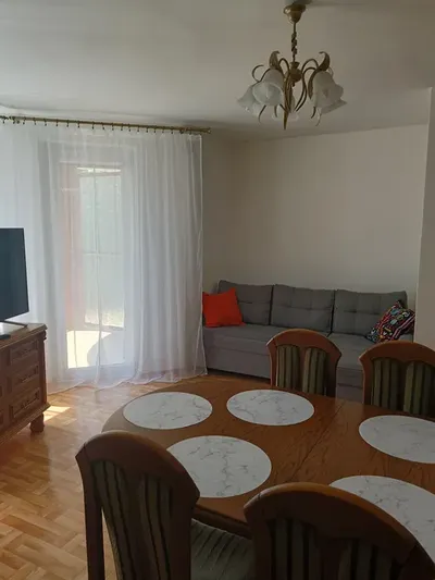 Duże mieszkanie z garażem w ścisłym centrum - miniatura 2