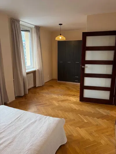 Wynajmę dwupokojowe mieszkanie (52 m2) w ścisłym centrum Warszawy - miniatura 5