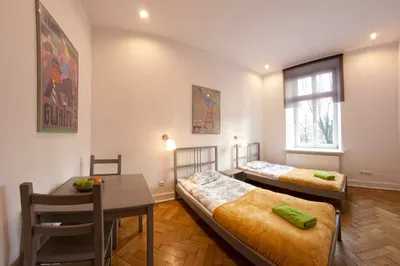 Kawalerka w ścisłym centrum Krakowa - światłowód, tv, ciepło, balkon, bezpośrednio - miniatura 4