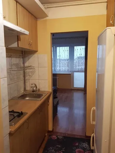 Mała kawalerka z balkonem do wynajęcia - miniatura 2