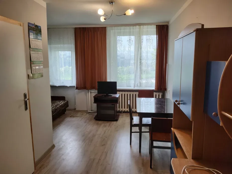 Kawalerka z aneksem kuchennym i łazienką na Targówku - 1/3
