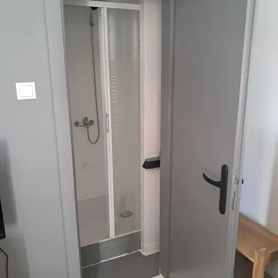 Kawalerka całość 1800zł - miniatura 5