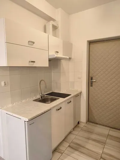 Właściciel wynajmie kawalerkę w Śródmieściu - miniatura 2