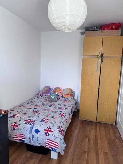 Do wynajęcia pokój jednoosobowy – Kraków, ul. Dobrego Pasterza (cena całkowita: 600 - czynsz, 330 - czynsz administracyjny + media - około 120 zł m/c) - miniatura 3