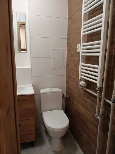Kawalerka z widokiem na wieżowce, duży balkon, metro 3 min pieszo - miniatura 5