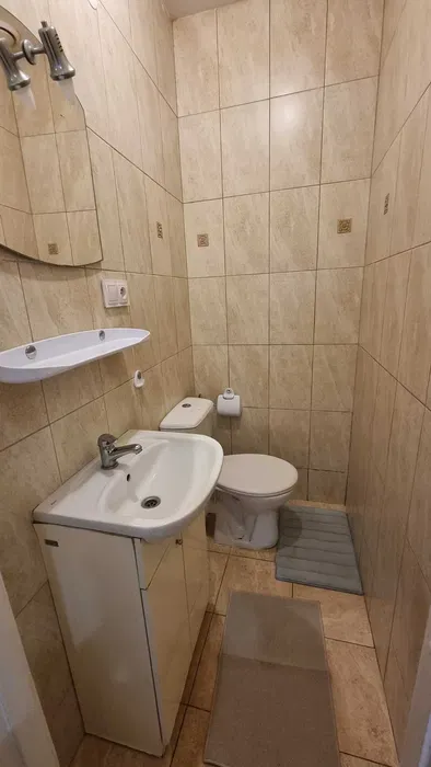 Wynajmę dwupokojową kawalerkę niedaleko SKM Gdynia - Chylonia. STAŁE OPŁATY - miniatura 3