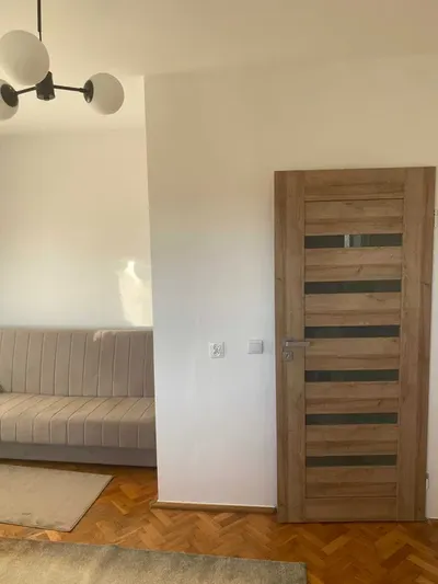 Wynajmę kawalerkę 26 m2 z dużym balkonem - Łódź Widzew Wschód przy ulicy Ćwiklińskiej 18 na 5 piętrze w 10 piętrowym bloku z windą - miniatura 4